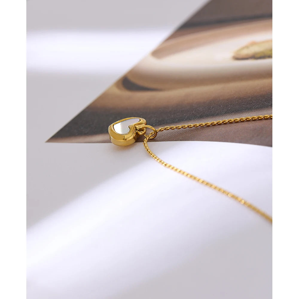 Cute Heart Natural Shell Pendant Necklace