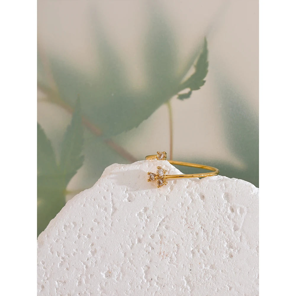 Delicate Bling Cubic Zirconia Flower Ring