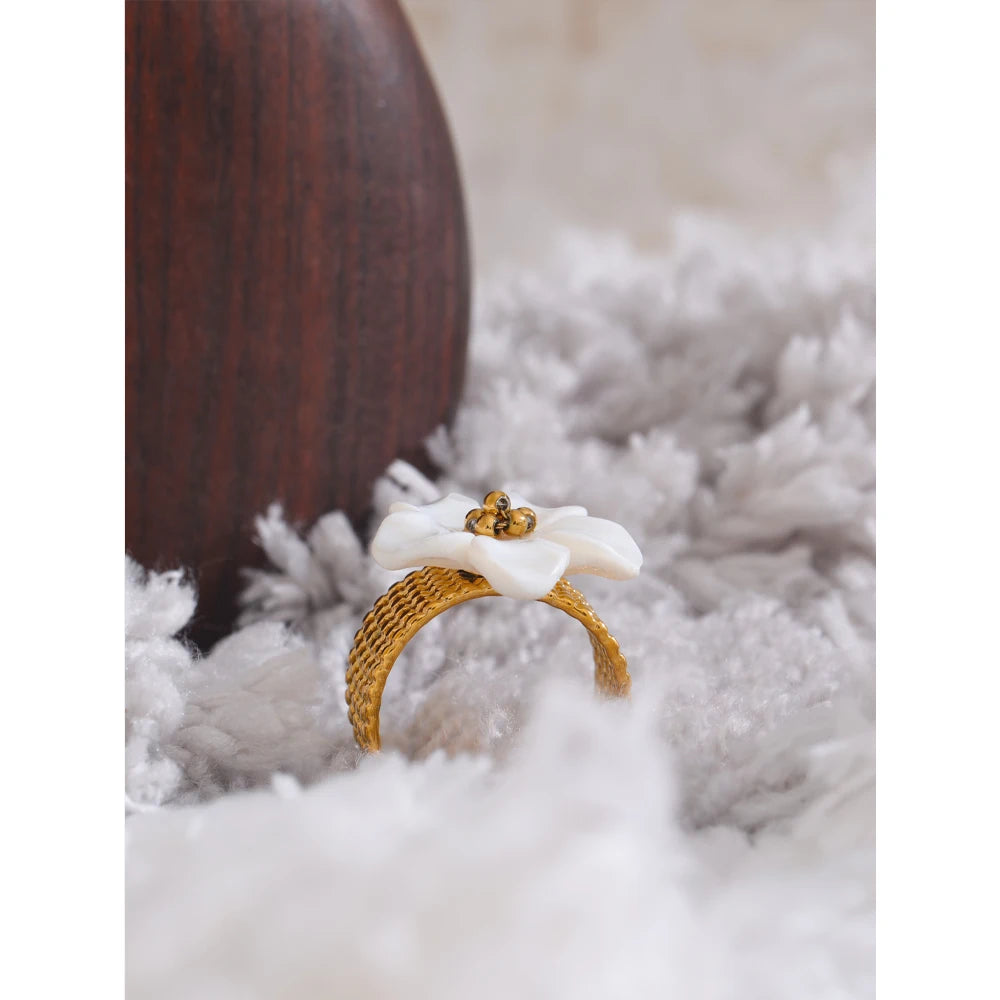Thicker Natural Shell Flower Open Ring