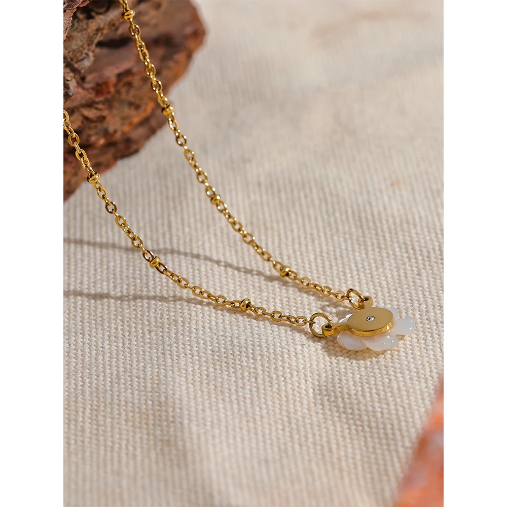 Natural Shell Flower Pendant Necklace
