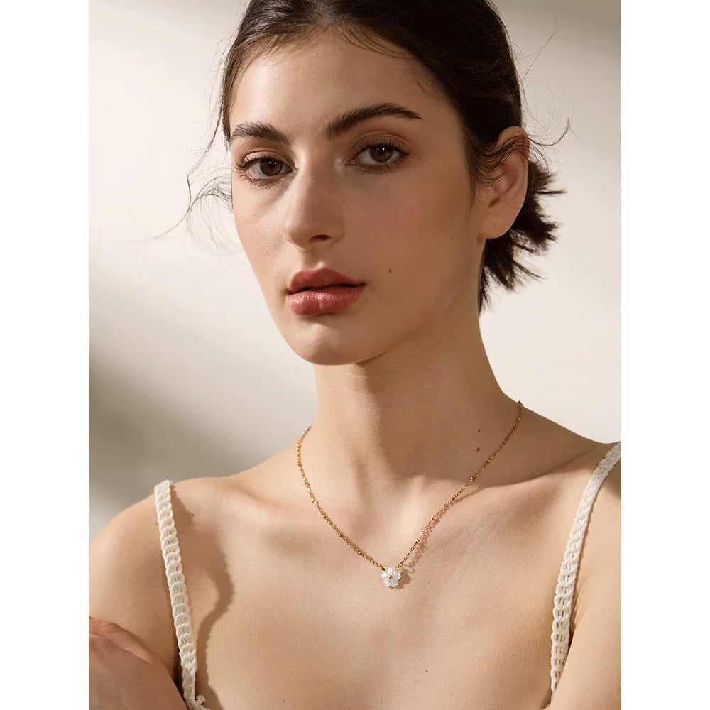 Natural Shell Flower Pendant Necklace