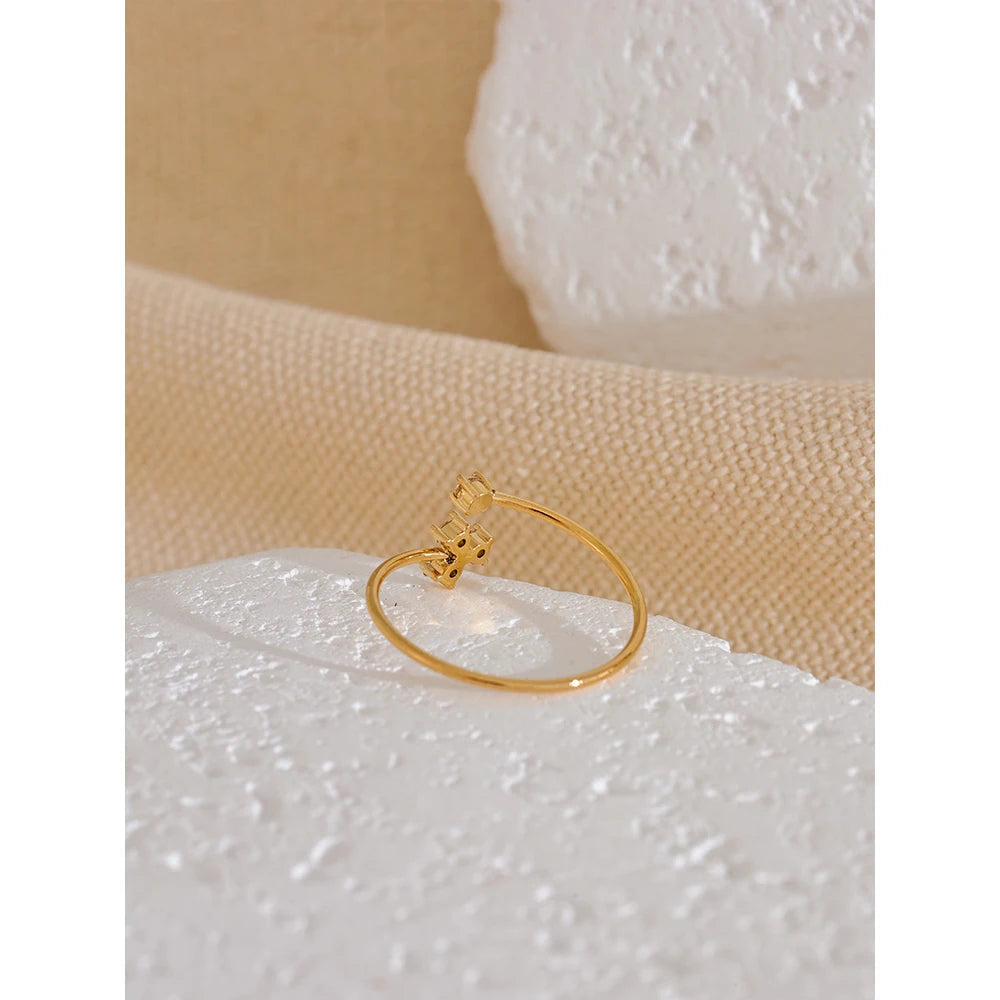 Delicate Bling Cubic Zirconia Flower Ring