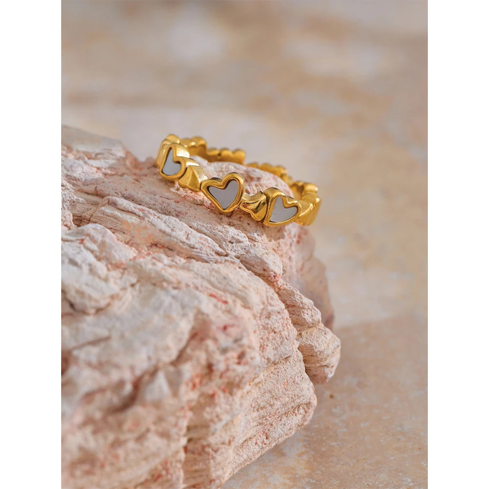 Natural Shell Heart Ring – 316L Gold Stainless Steel