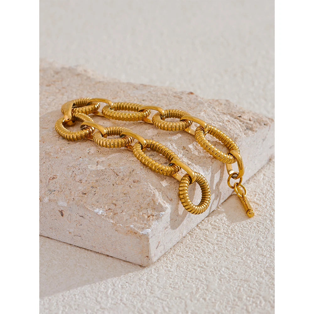 Textured Oval Chain Bracelet